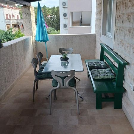 Apartments Marino - Near Family Friendly Beach Supetar Kültér fotó